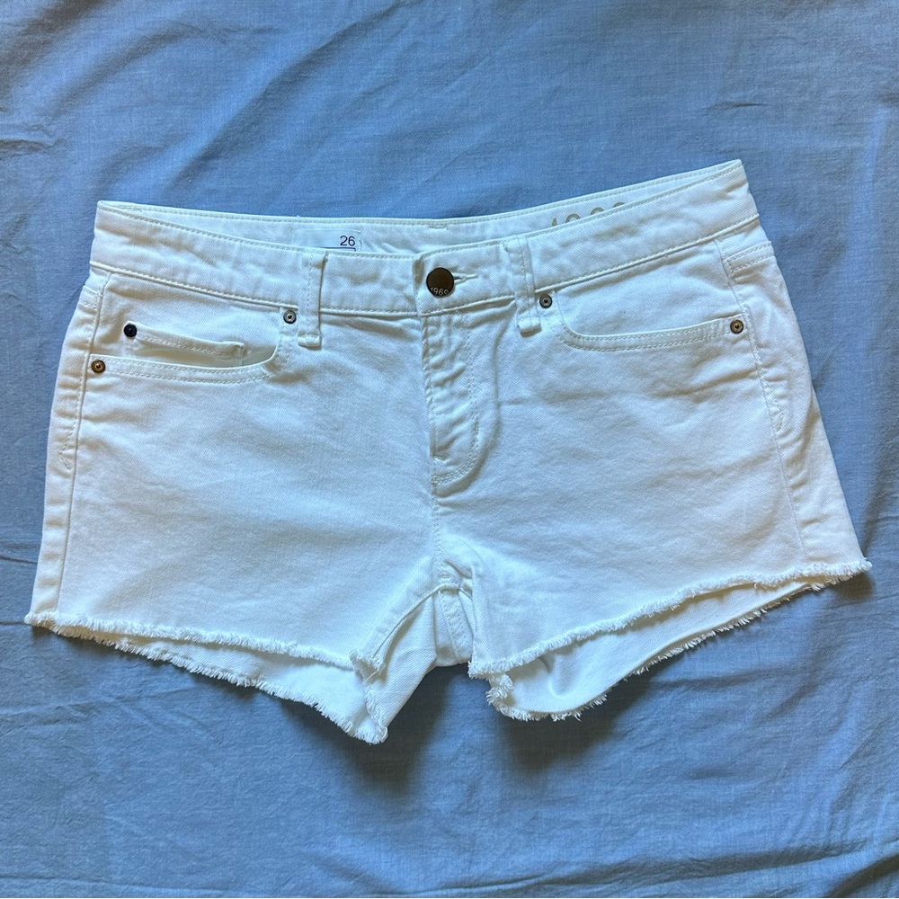 Gap Summer Cut-Offs Size 26, white.